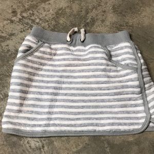 Cat & Jack size 6-6x gray & white winter skirt